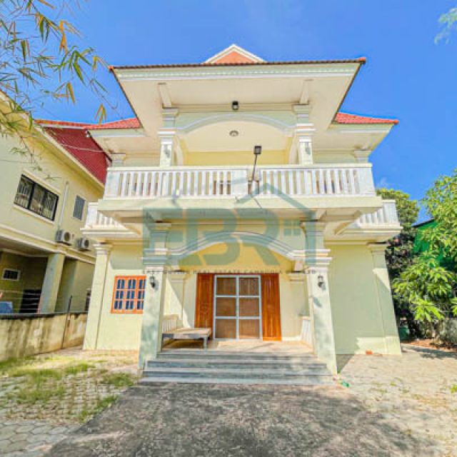 House for Rent with 11 rooms at Svay Dangkum